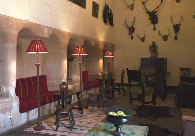 Ambiente de descanso en Hotel Posada Castillo del Buen Amor. El entorno más romántico con nuestra oferta en Salamanca